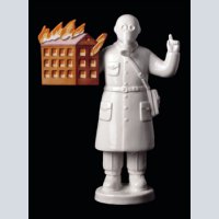 Человек в противогазе с моделью горящего дома