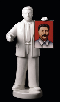 Человек с портретом Сталина