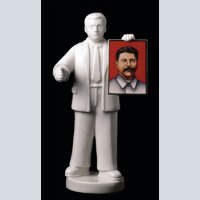 Человек с портретом Сталина