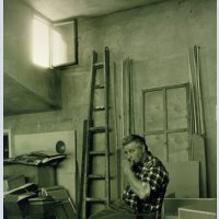 Илья Кабаков в своей мастерской