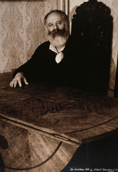 Mikhail Shvartsman in his studio