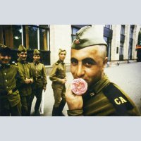 Солдат Советской Армии с розой